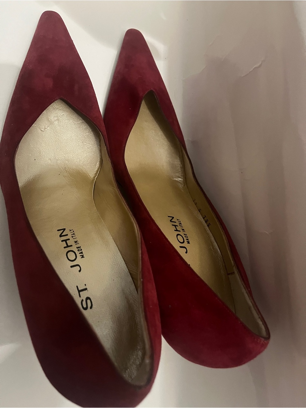 St. John Burgundy Suede Pointed-Toe Pumps Made In Italy Size 39 (8-8.5W) - Picture 3 of 8